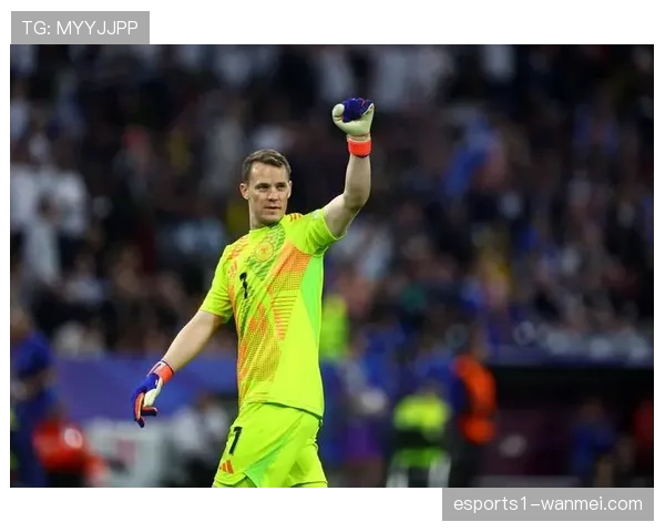 拜仁诺伊尔复出稳定门线,但出击失误导致第二粒失球 拜仁诺伊尔复出稳定门线,但出击失误导致第二粒失球